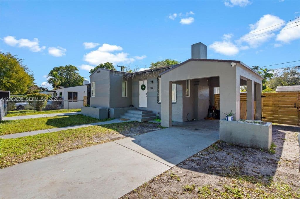 3+1 Müstakil ev — 1780 NW 49th St
