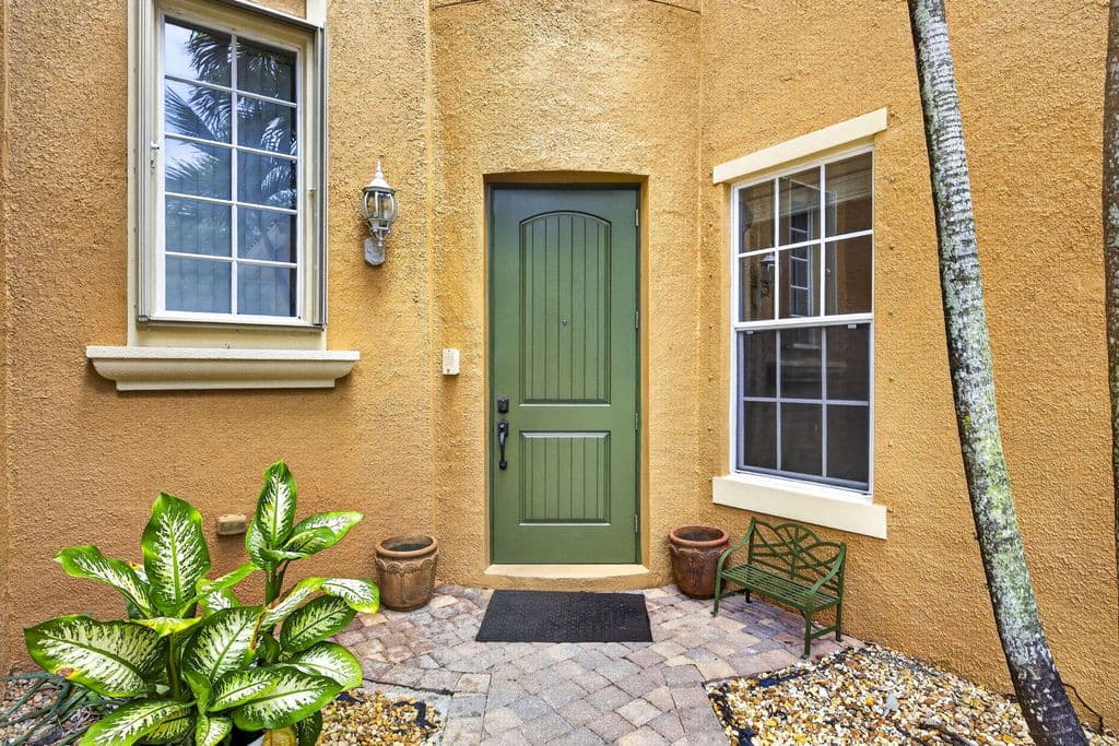 6-bedroom Single-Family Home — 742 Cresta Circle