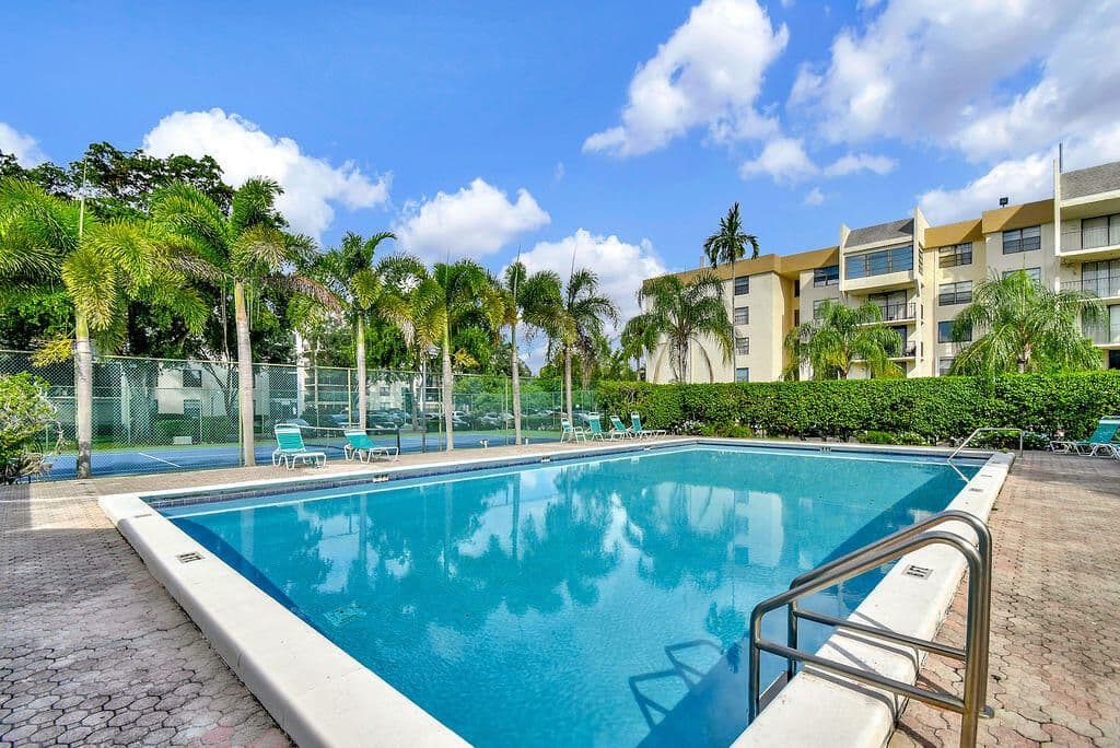 2+1 Condo — 6190 Woodlands Boulevard #312