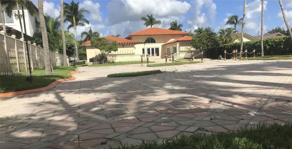5+1 Müstakil ev — 13460 SW 32nd St