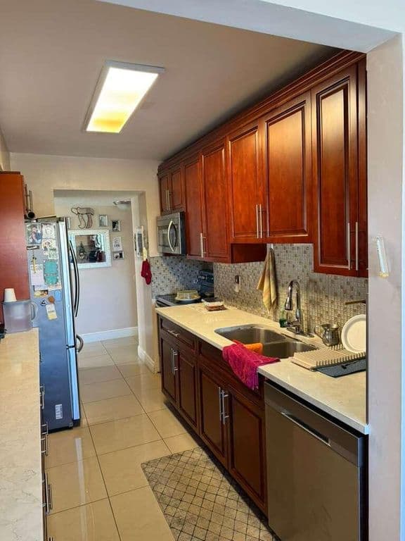 2-bedroom Condo — 4164 Inverrary Drive #302
