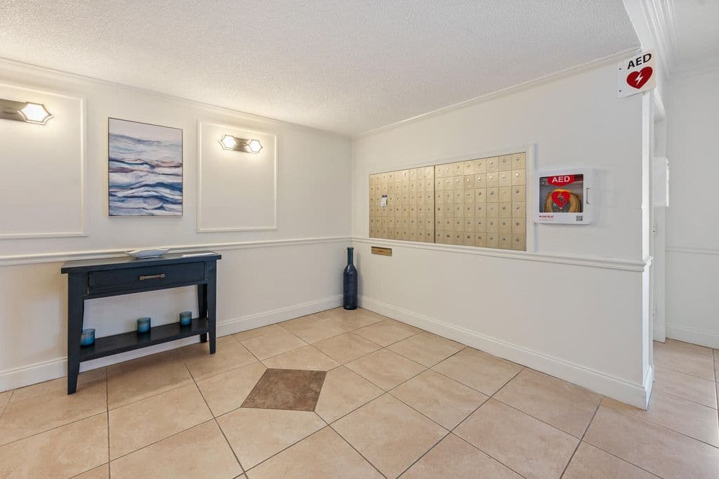 1-bedroom Condo — 4750 NW 22ND Court #408