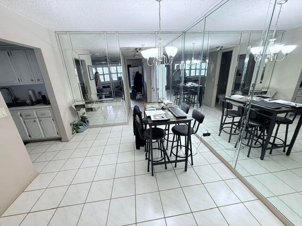 1-bedroom Condo — 76 Markham D