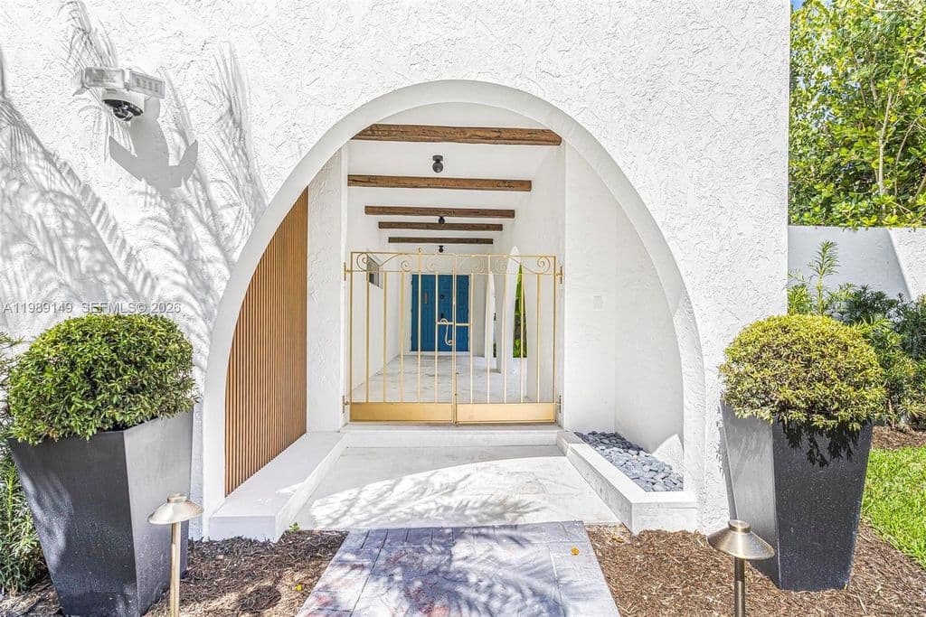 6-bedroom Single-Family Home — 18490 SW 83rd Pl