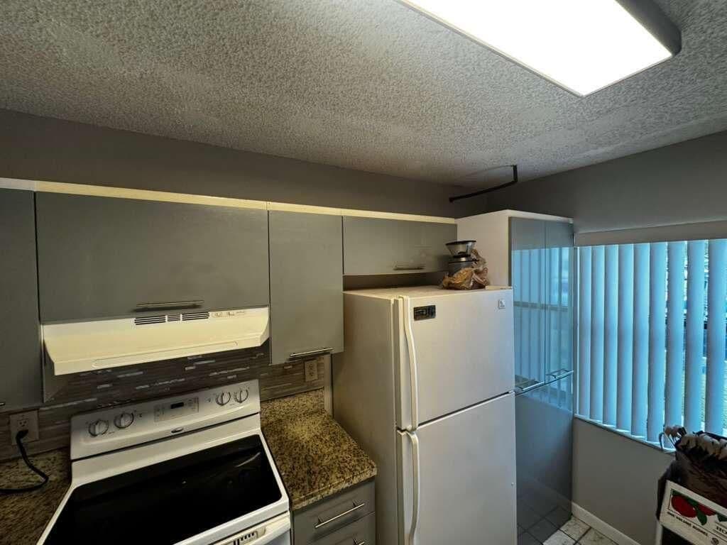 2-bedroom Condo — 11318 Taft Street