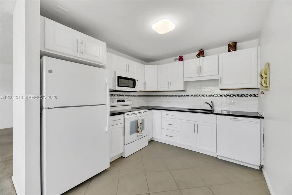 2-bedroom Condo — 3013 Ventnor Dr #3-G