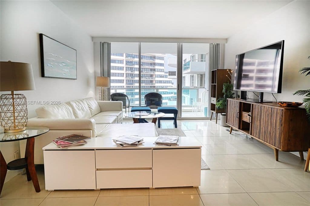 2-bedroom Condo — 5161 Collins Ave APT 1101