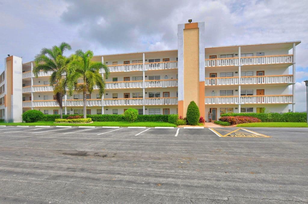 2-bedroom Condo — 3045 Cornwall C