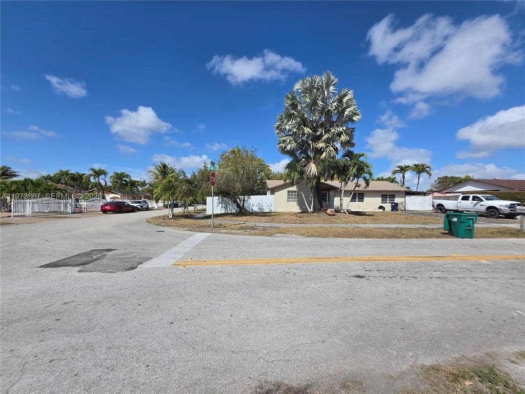 4+1 Müstakil ev — 13377 SW 46th Ln