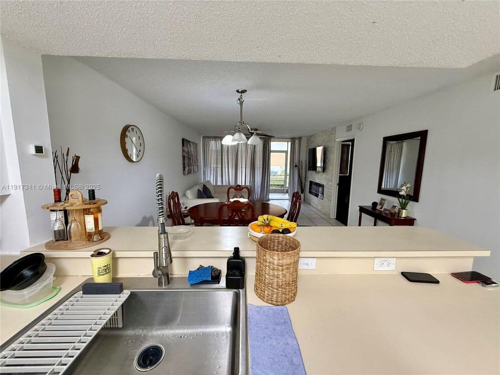 2+1 Condo — 8246 NW 24th St #8246