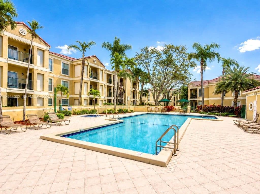 1-bedroom Condo — 977 Riverside Dr Unit 220