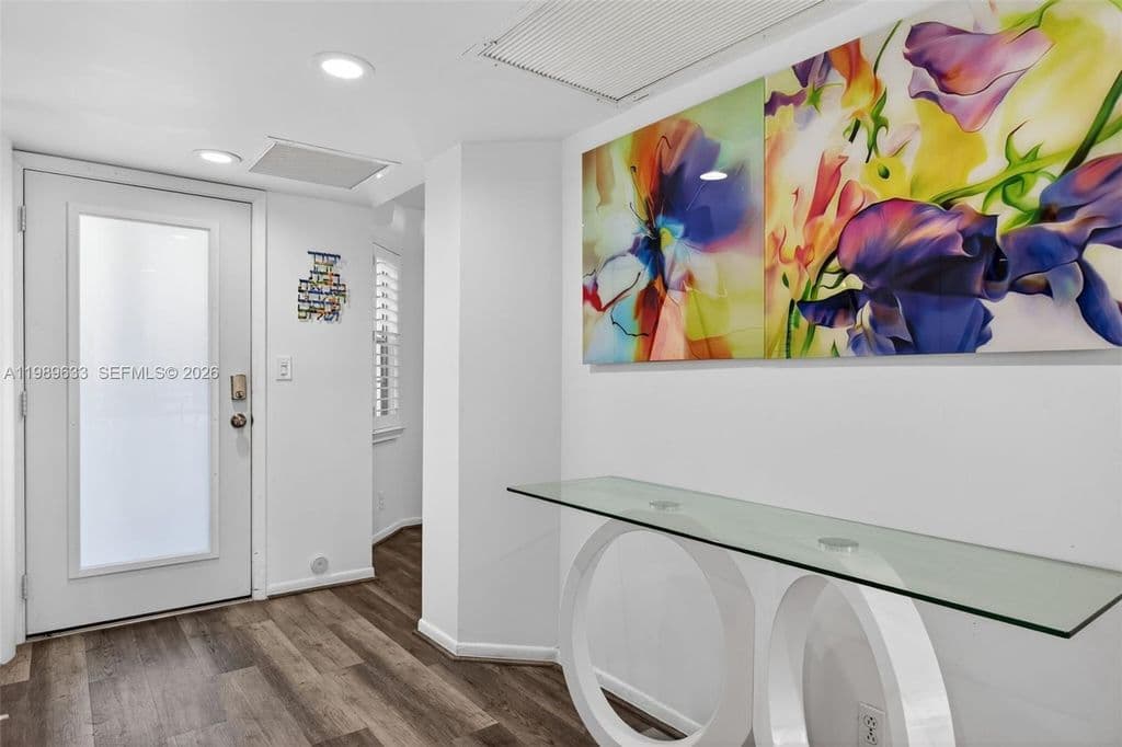 2-bedroom Condo — 1802 Eleuthera Point #C3