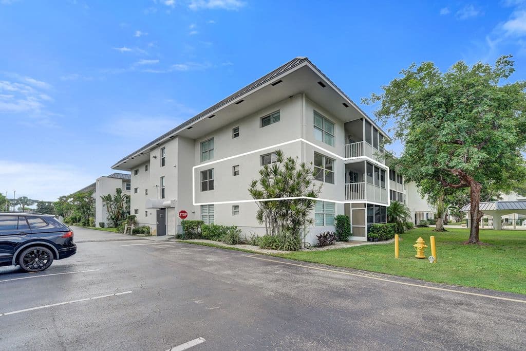 2-bedroom Condo — 4025 N Federal Highway #228B