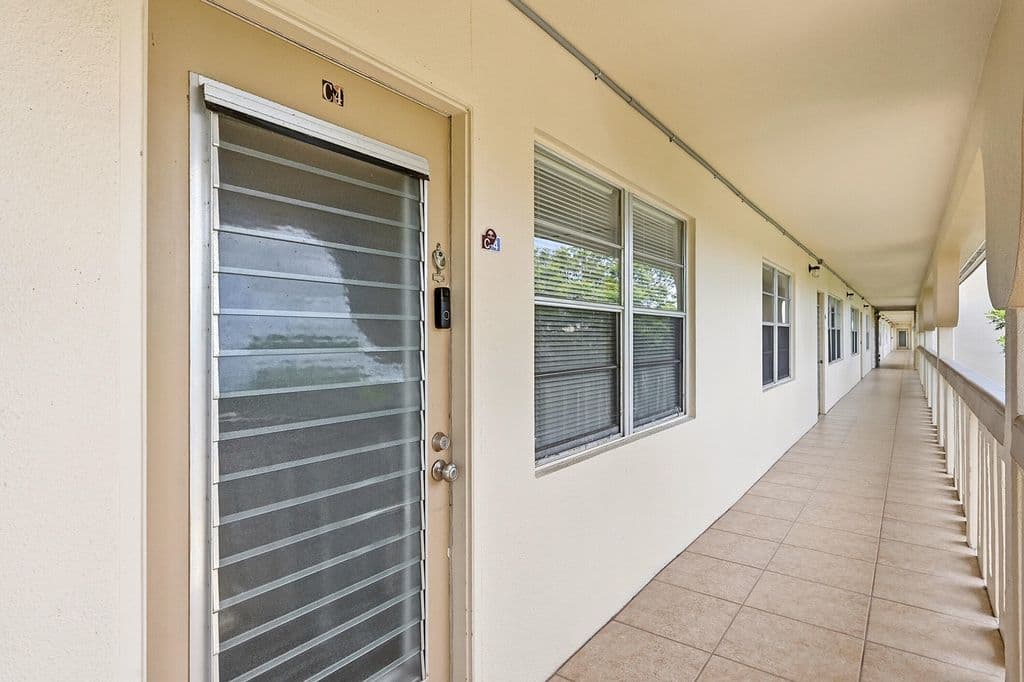 2-bedroom Condo — 2905 Victoria Place #C4