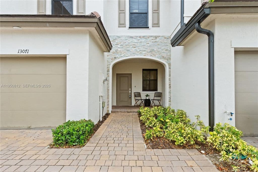 3-bedroom Property — 13071 SW 232nd St