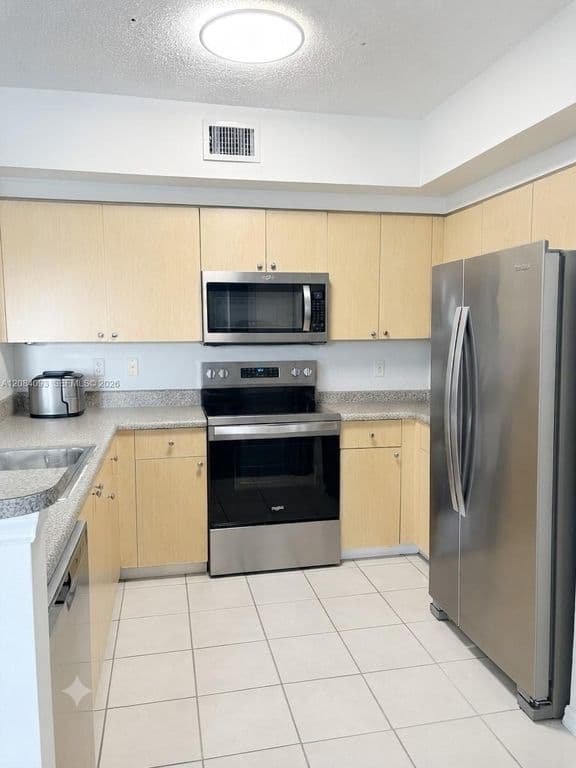 2+1 Condo — 2200 E Preserve Way APT 306