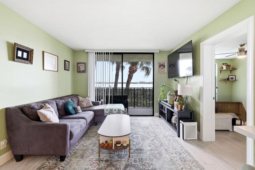 2+1 Condo — 760 EXECUTIVE CENTER Drive #24