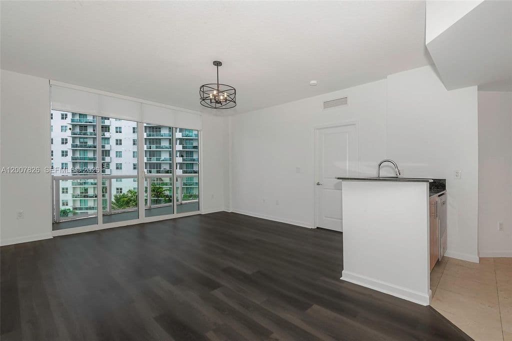2+1 Condo — 7900 Harbor Island Dr APT 703