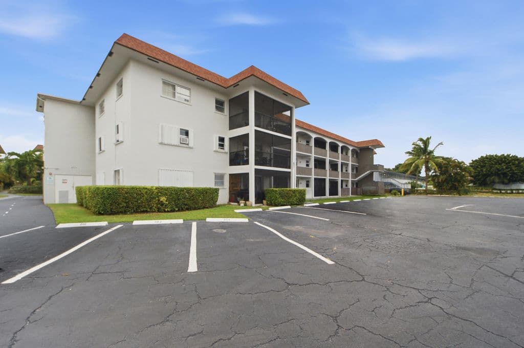 2-bedroom Condo — 651 PINE Drive #309
