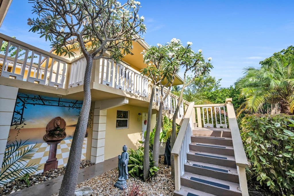 2+1 Condo — 811 NE 14th Place