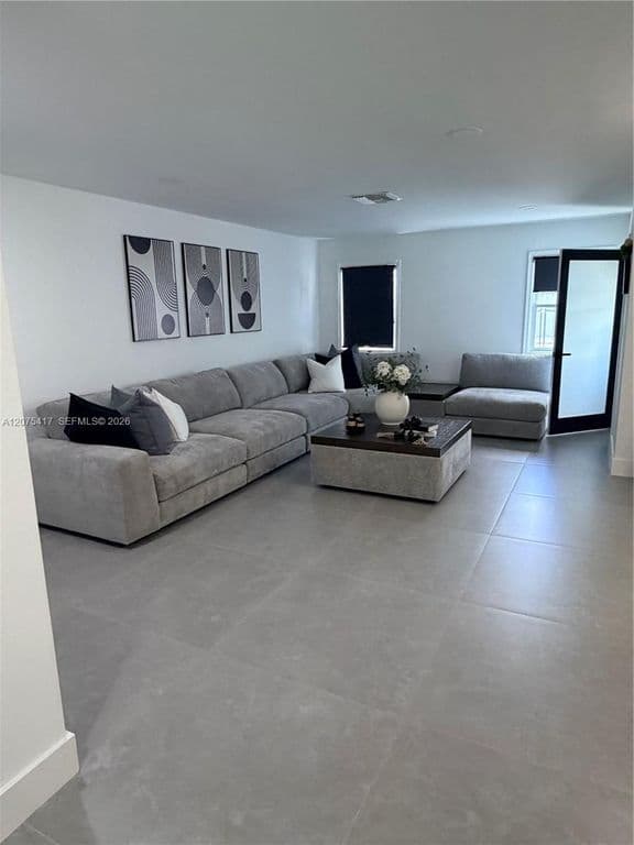 4+1 Müstakil ev — 15042 SW 149th St