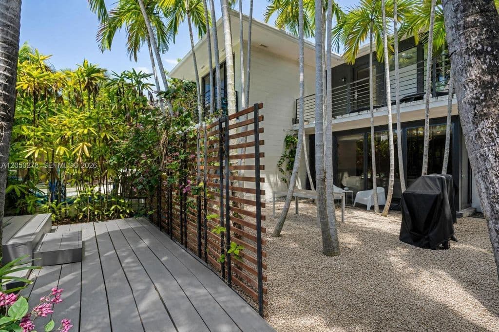 4+1 Müstakil ev — 1548 Biarritz Dr