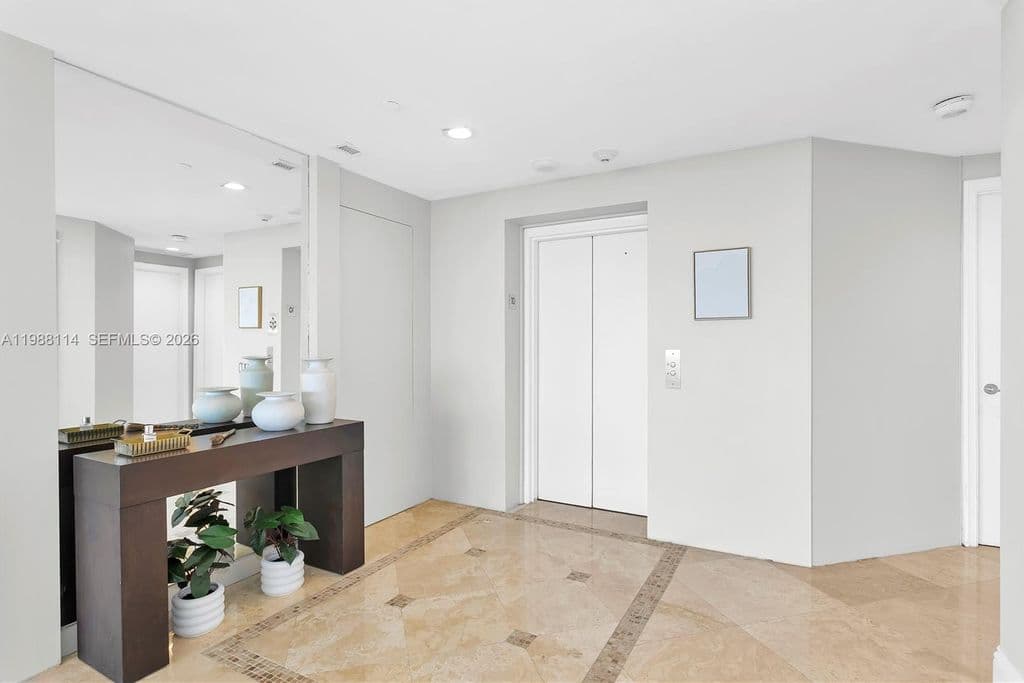 3+1 Condo — 3802 NE 207th St APT 1001