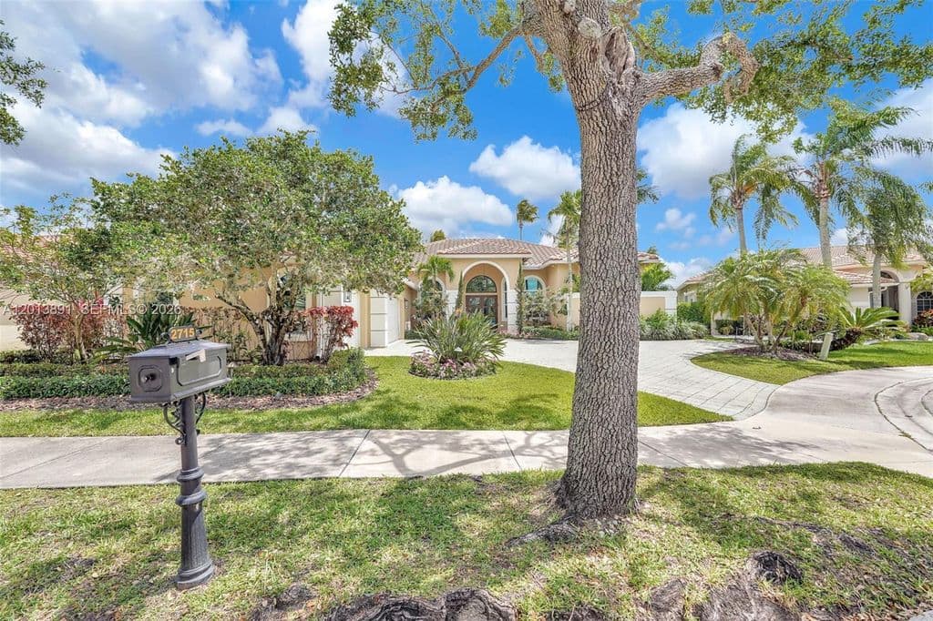 5+1 Müstakil ev — 2715 Edgewater Ct