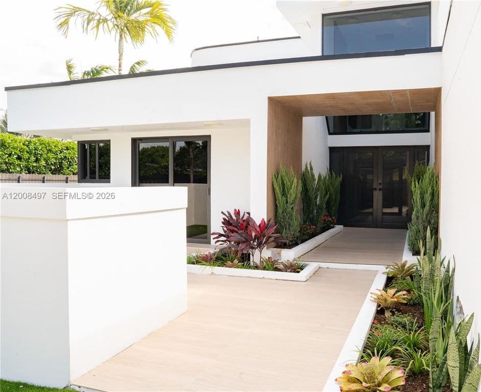 4-bedroom Single-Family Home — 10475 SW 72nd Ave