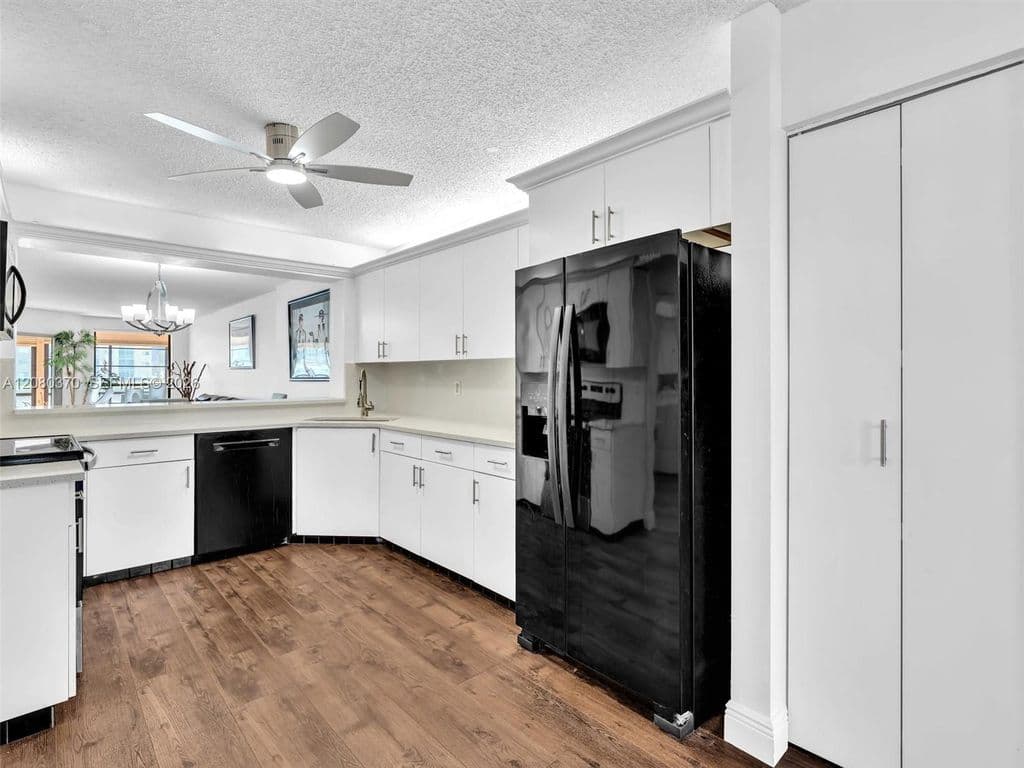 2+1 Condo — 7518 Fairfax Dr #110