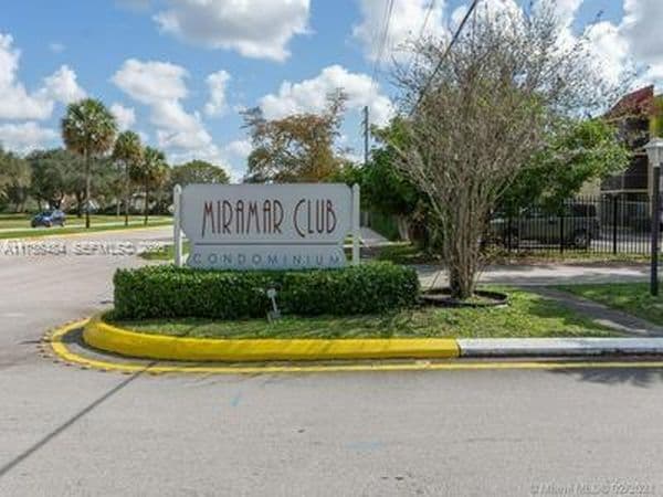 2-bedroom Condo — 3400 Foxcroft Rd APT 212