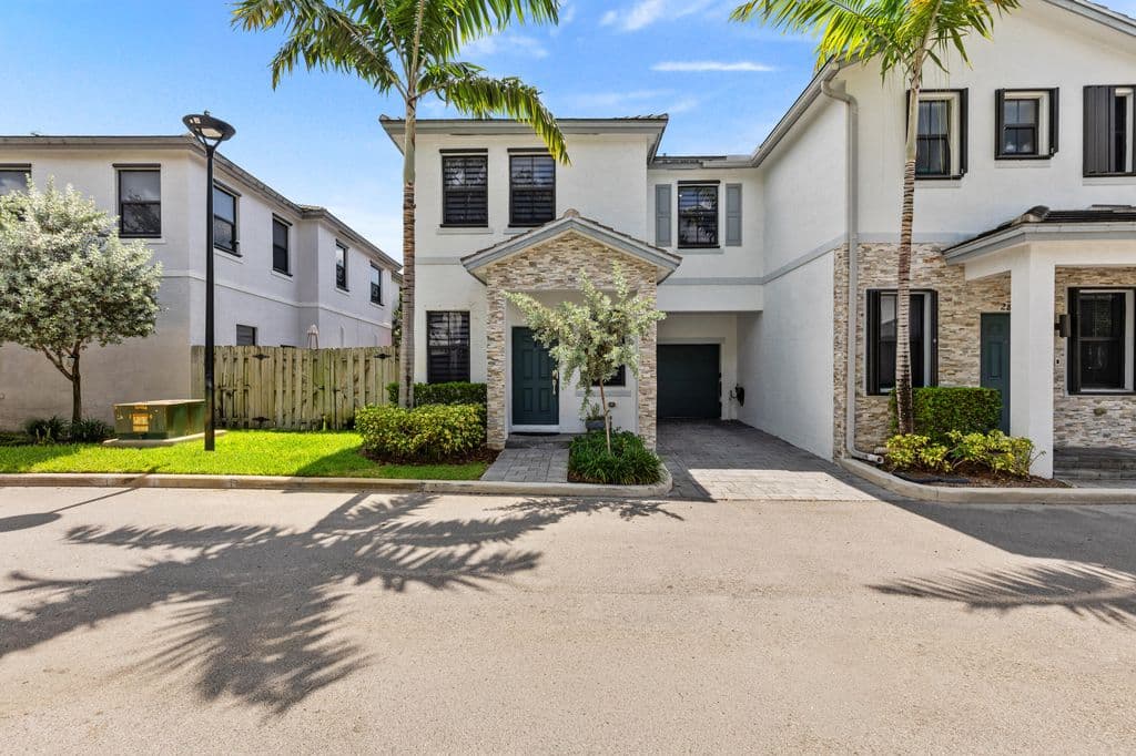 3-bedroom Property — 2820 SW 17th Avenue