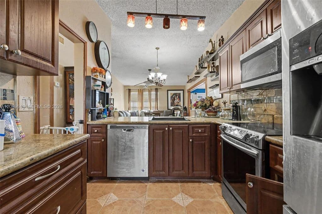 2+1 Müstakil ev — 5510 Lakewood Cir S APT A