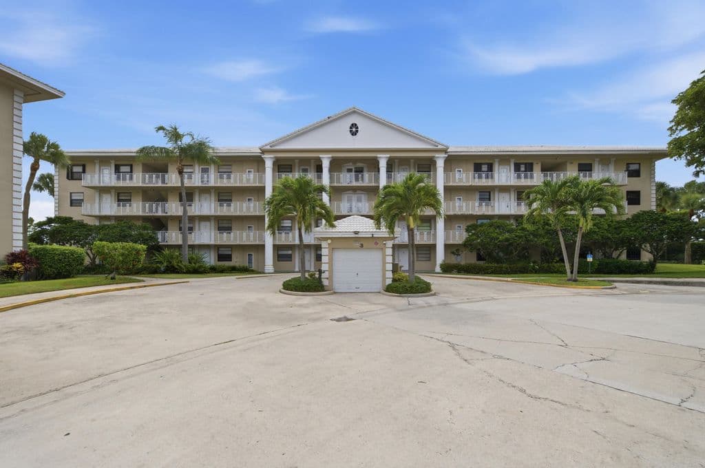 2+1 Condo — 3515 VILLAGE Boulevard #206