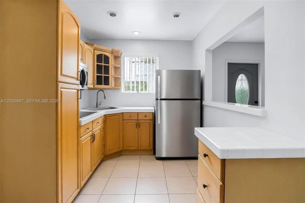 4+1 Müstakil ev — 2300 NW 9th St