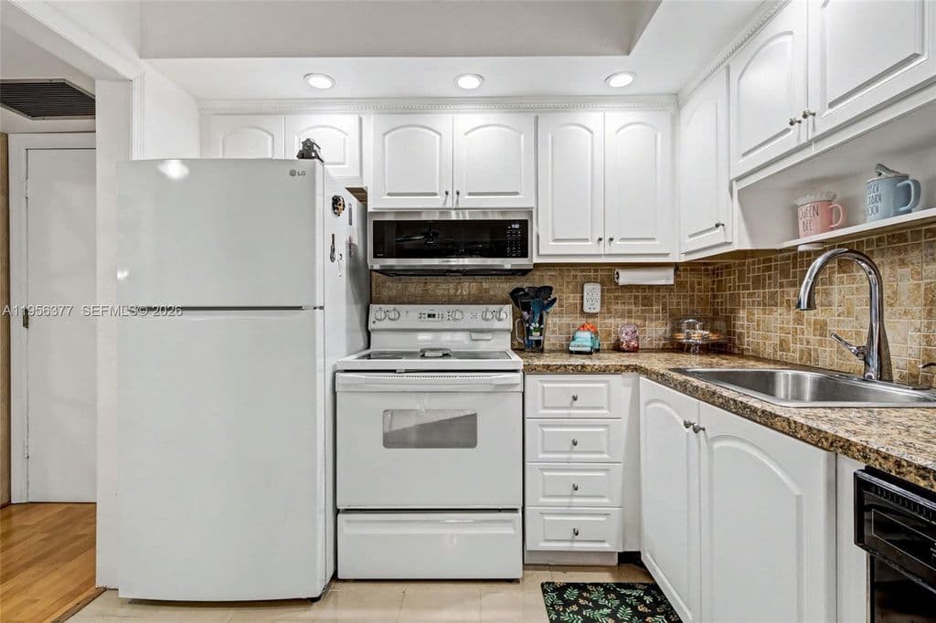 2-bedroom Condo — 5661 SW 2nd Ct APT 101