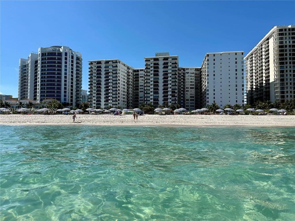 2+1 Condo — 6039 Collins Ave APT 728