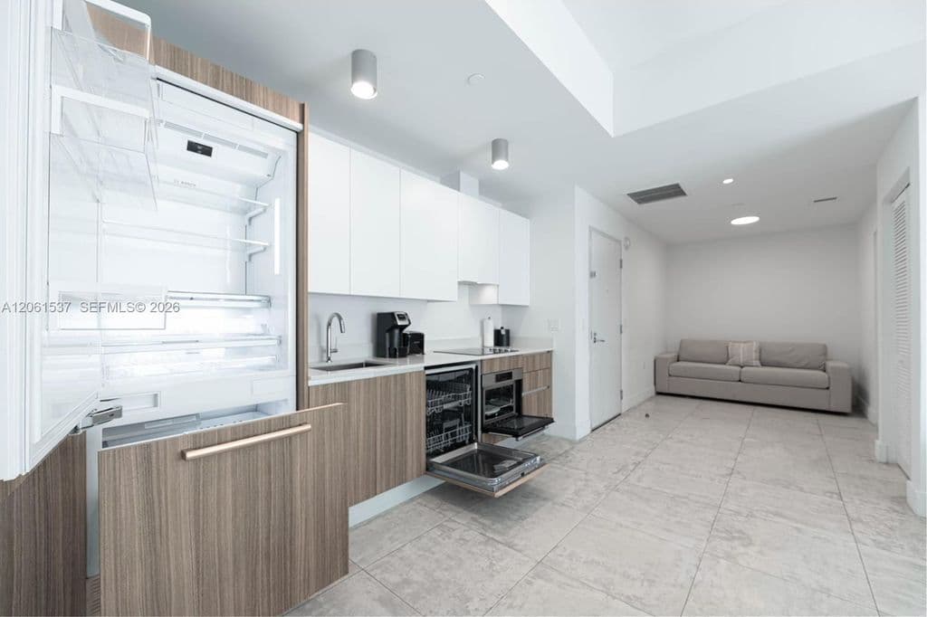 2+1 Condo — 239 SW 9th St #2103