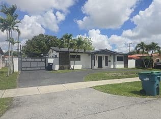 3+1 Müstakil ev — 9725 SW 15th St, Miami, 33174