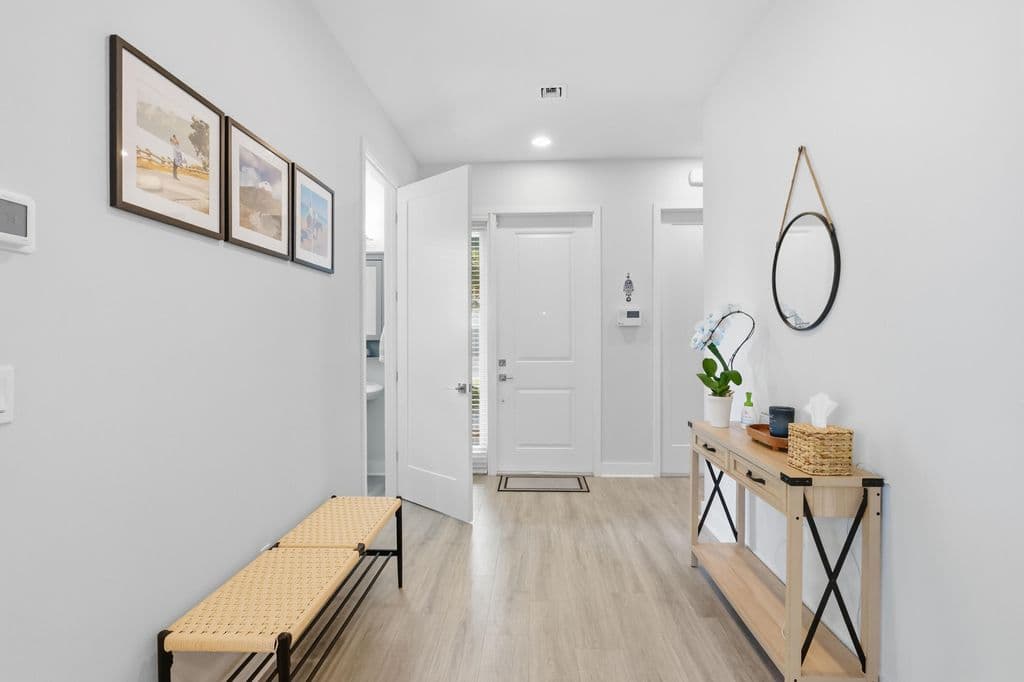 5-bedroom Single-Family Home — 16210 Sandy Shore Drive