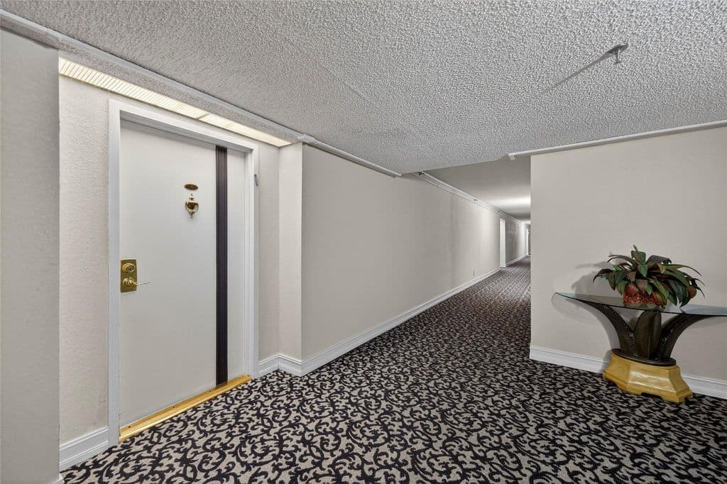 2+1 Condo — 1010 S Ocean Boulevard #1711