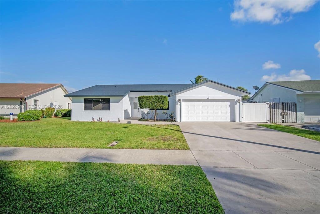 3+1 Müstakil ev — 1310 SW 26th Ave