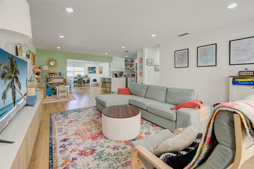 4+1 Müstakil ev — 1765 NE 145th St