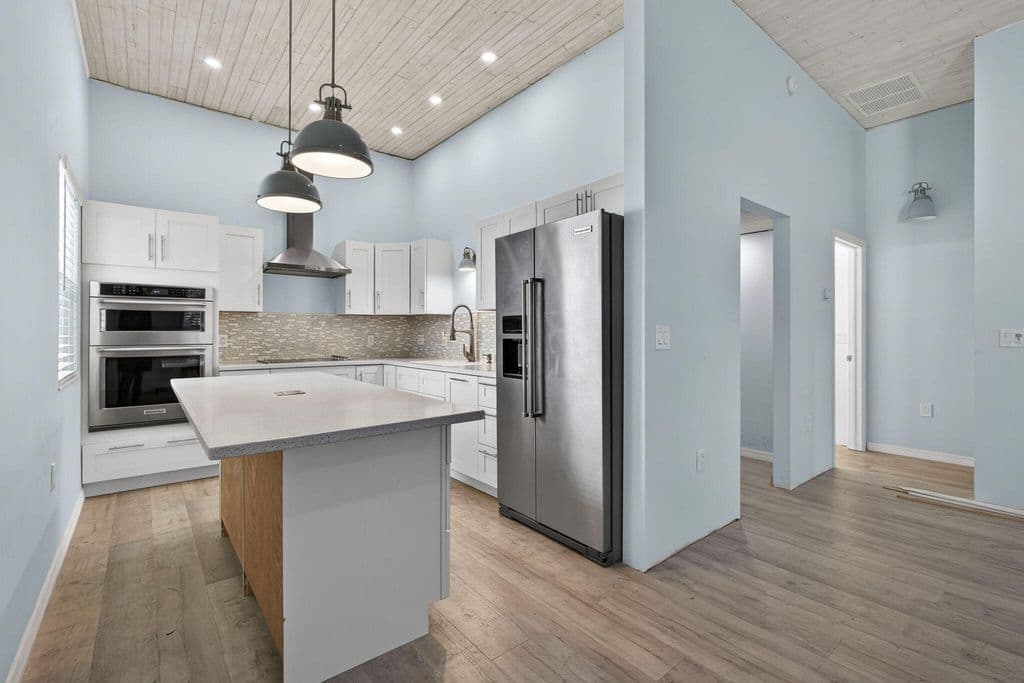 5-bedroom Single-Family Home — 15399 N 61st Pl Place N