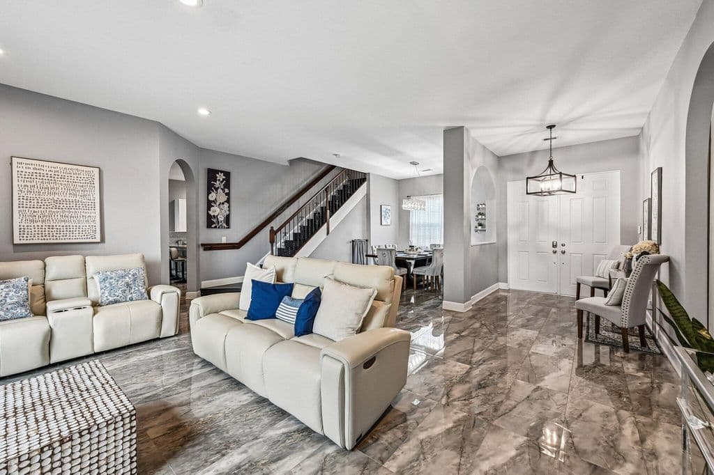 5-bedroom Single-Family Home — 1779 Palisades Drive