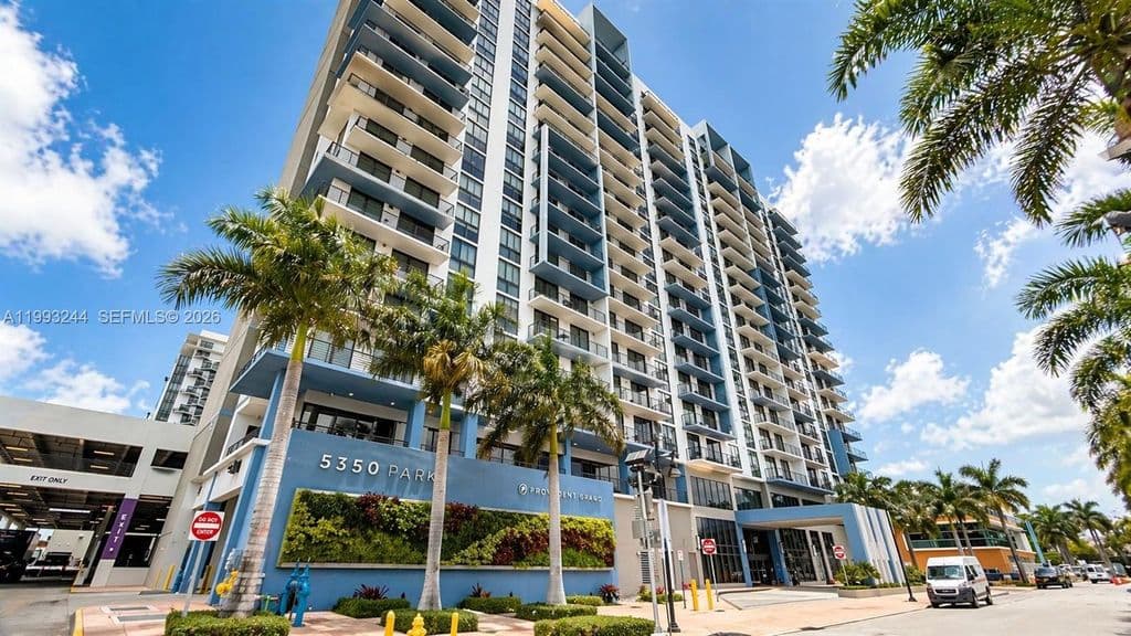 1+1 Condo — 5350 NW 84th Ave #1812