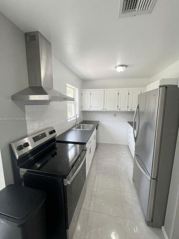 3+1 Müstakil ev — 240 NE 23rd Ct