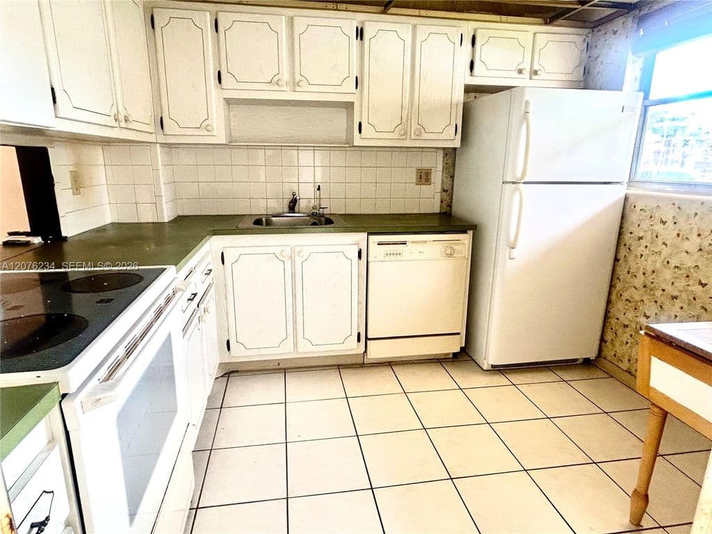 2+1 Condo — 201 Berkley Rd APT 102