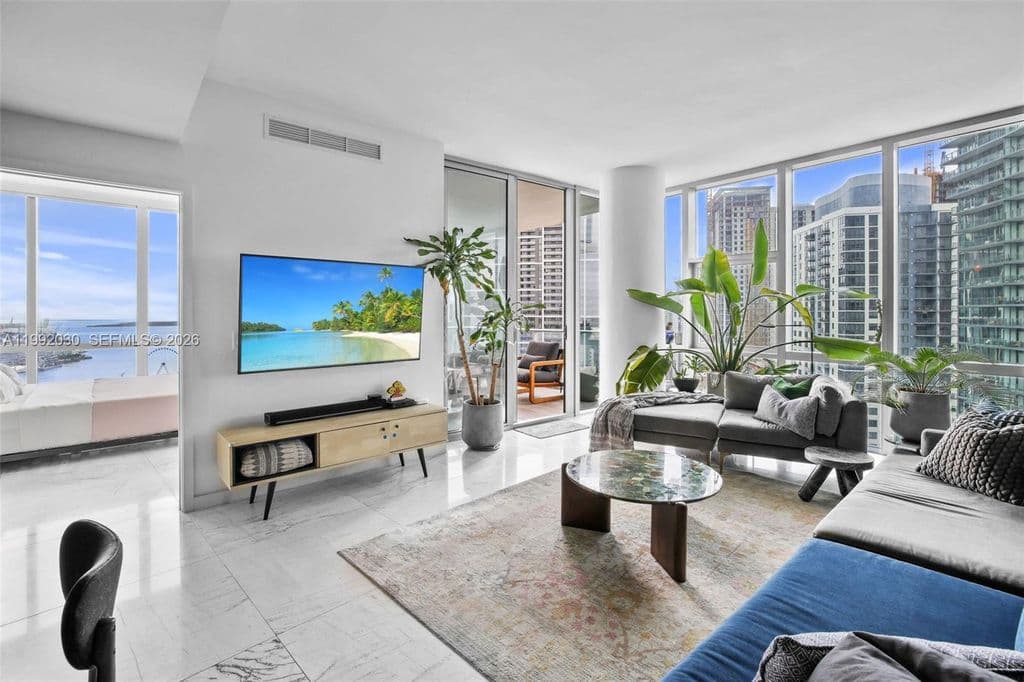 4-bedroom Condo — 851 NE 1st Ave Unit 3211