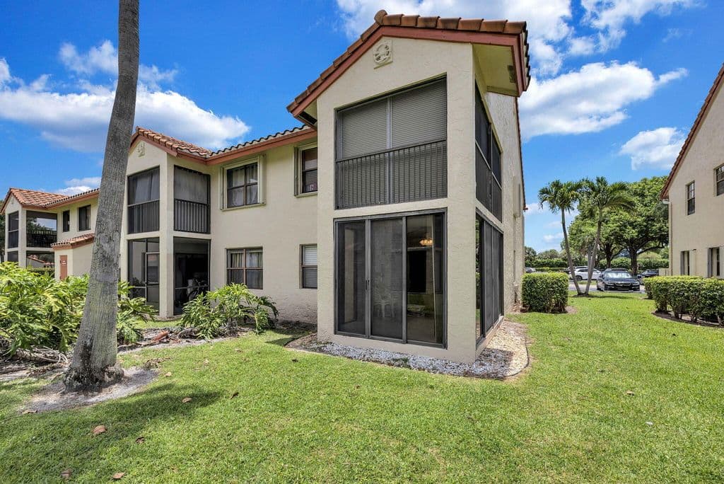 2+1 Condo — 305 CONGRESSIONAL Way